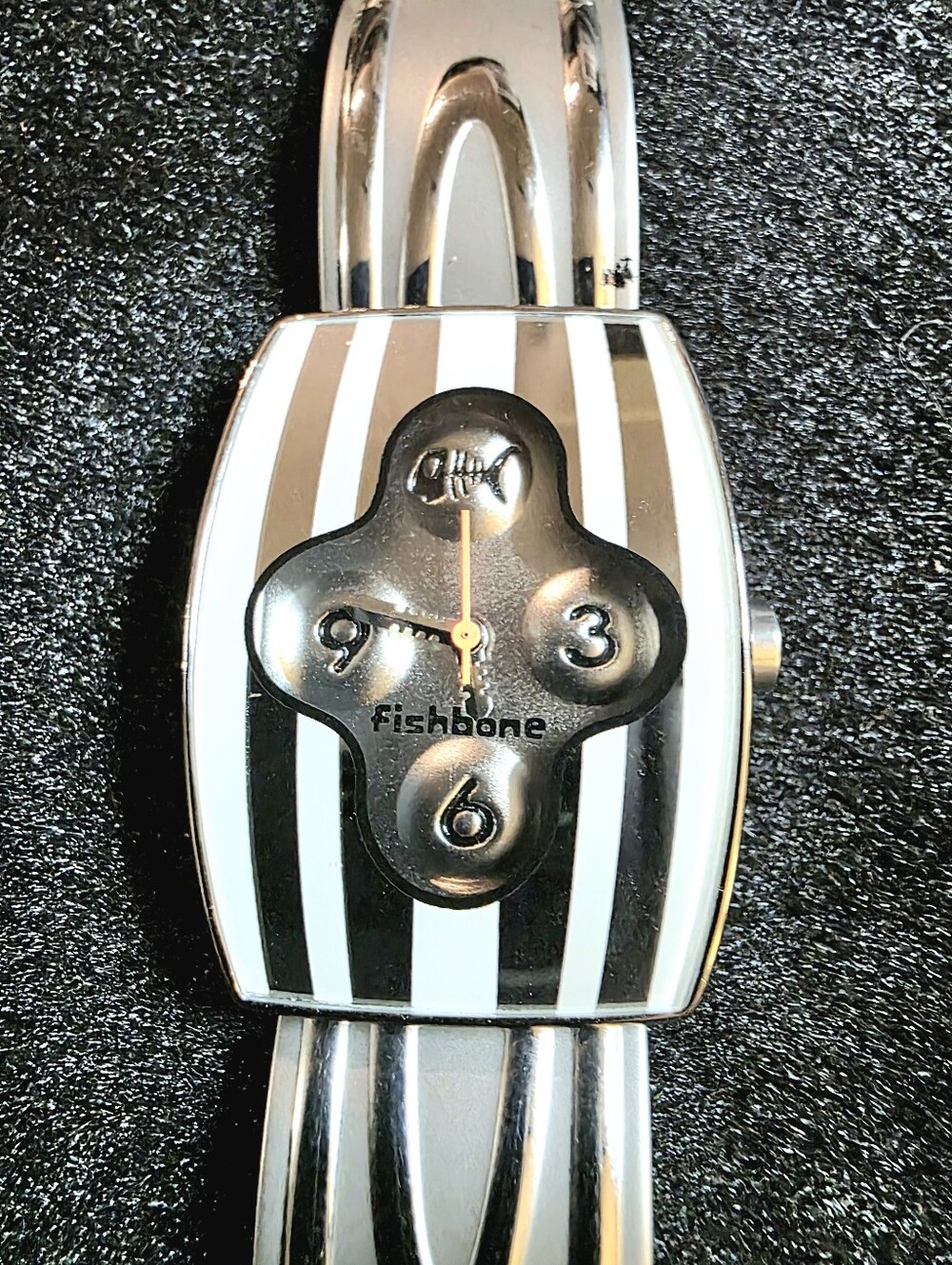 Rare vintage Fishbone analog quartz watch